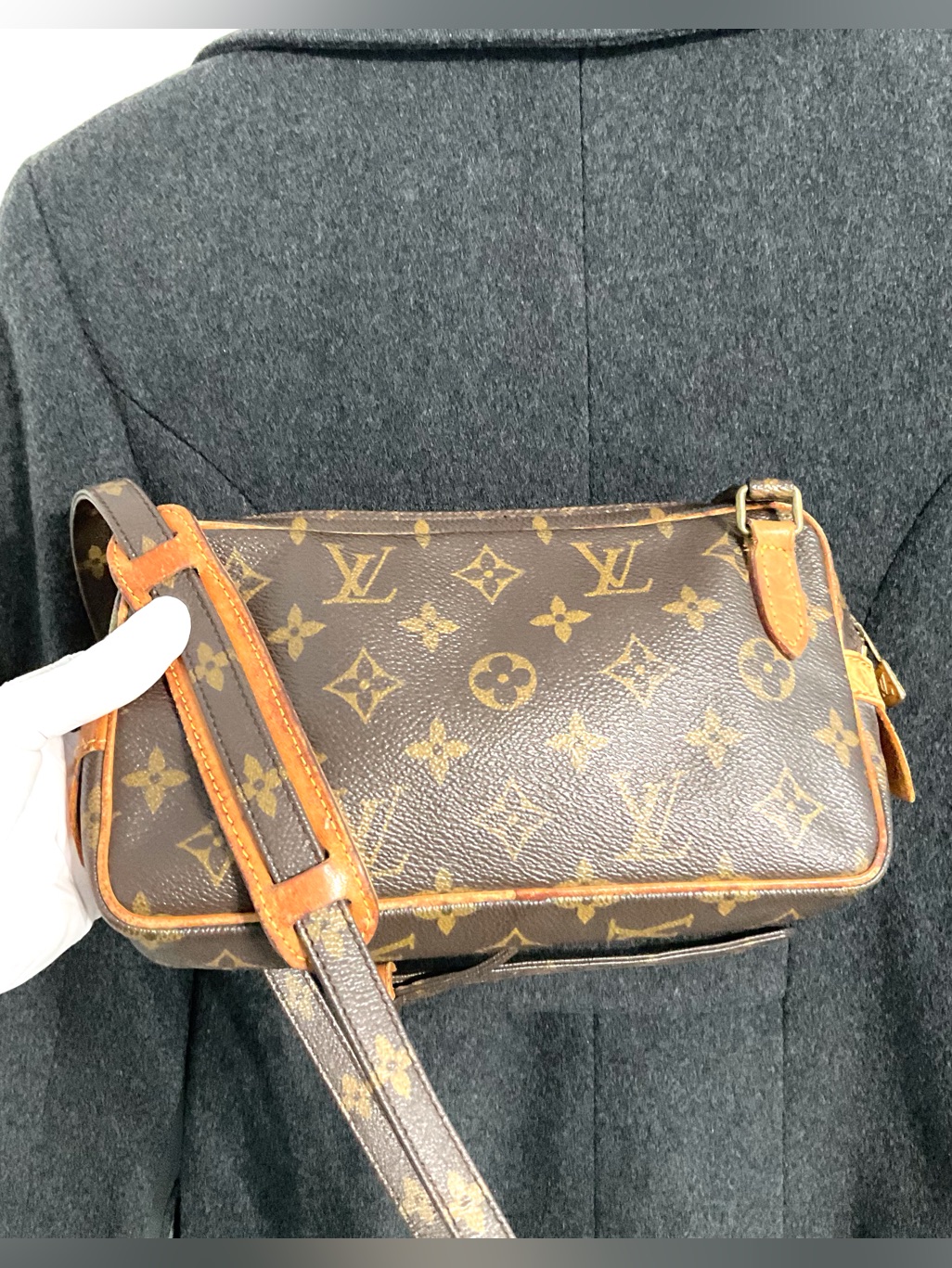 Authentic Lv Monogram Pochette Bandolier Louis Vuitton